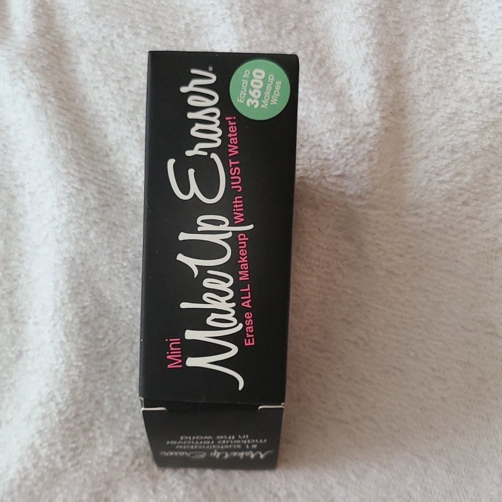 NIB Mini MakeUp Eraser